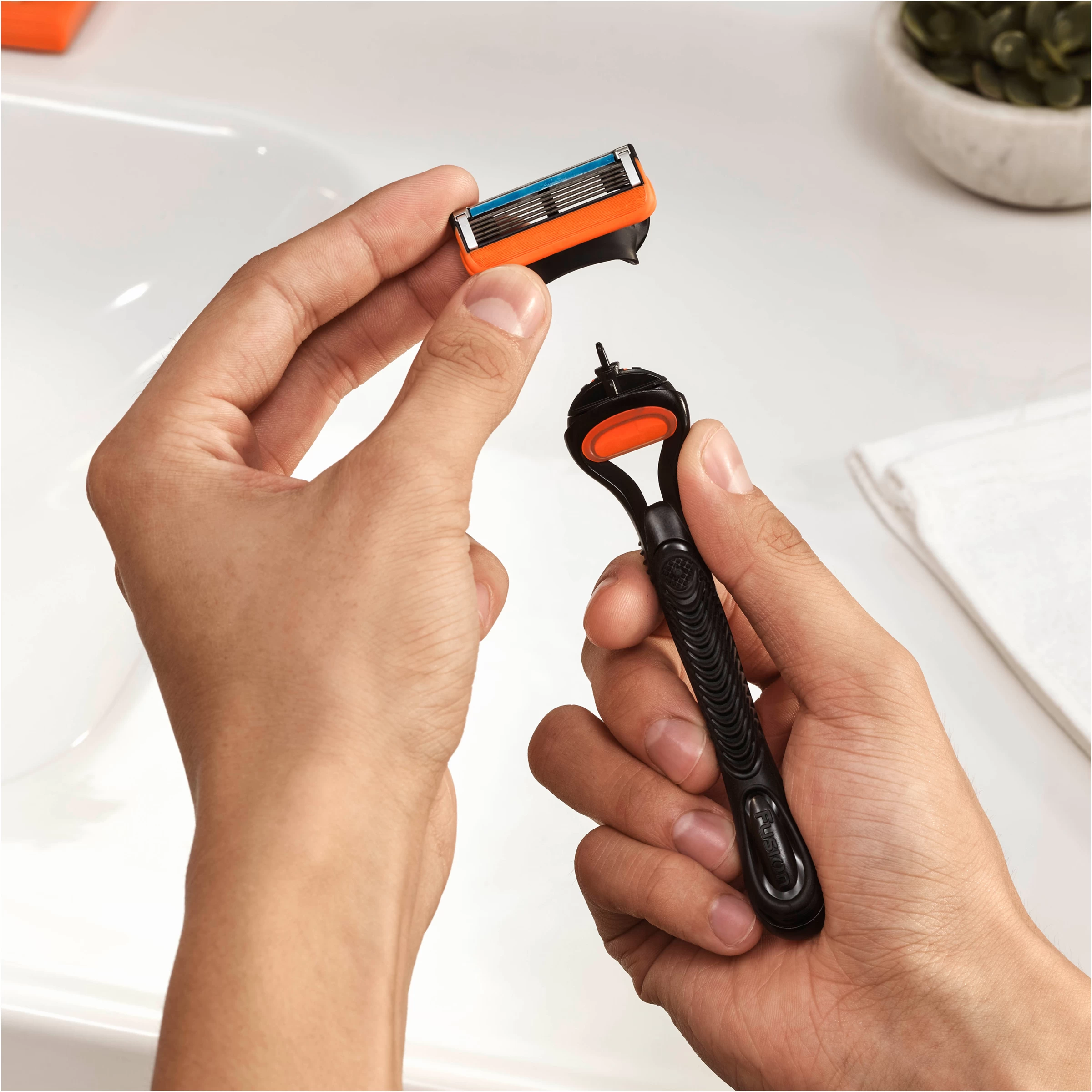 Gillette® Fusion5 Rasierklingen Value Pack 6 Gillette® Fusion5 Rasierklingen Value Pack – Bild 4