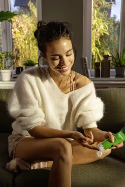 Weleda Skin Food Hautcreme 8 Weleda Skin Food Hautcreme -hochwertige Pflegeprodukte MAM 7460047 SHOP IMAGE 1.4